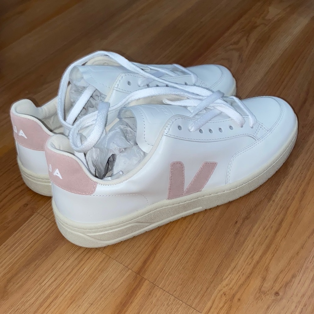 COPY - BRAND NEW NEVER WORN Veja Women's V-12 Sneakers. PERFECT CONDITION